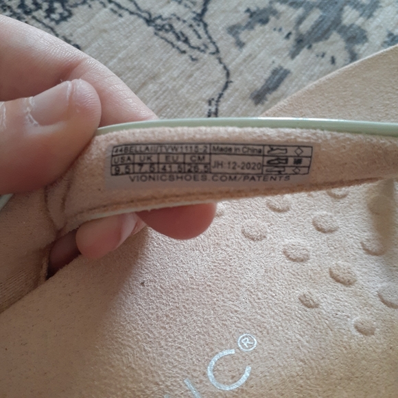 NWOT Vionic Sandals - Picture 3 of 3